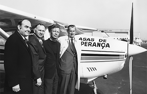 Bill Edwards, Joe Fabick, Marc Tillia, & ? in front of the Cessna 182 "Asas de Esperanca"